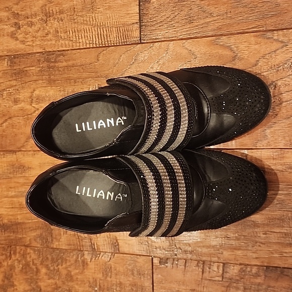 Shoes - Picture 2 of 4